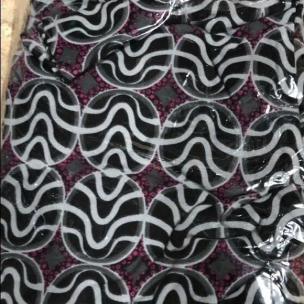 LuLaRoe OS Leggings size 0-10